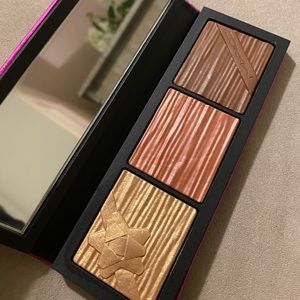 MAC Cosmetics holiday contour